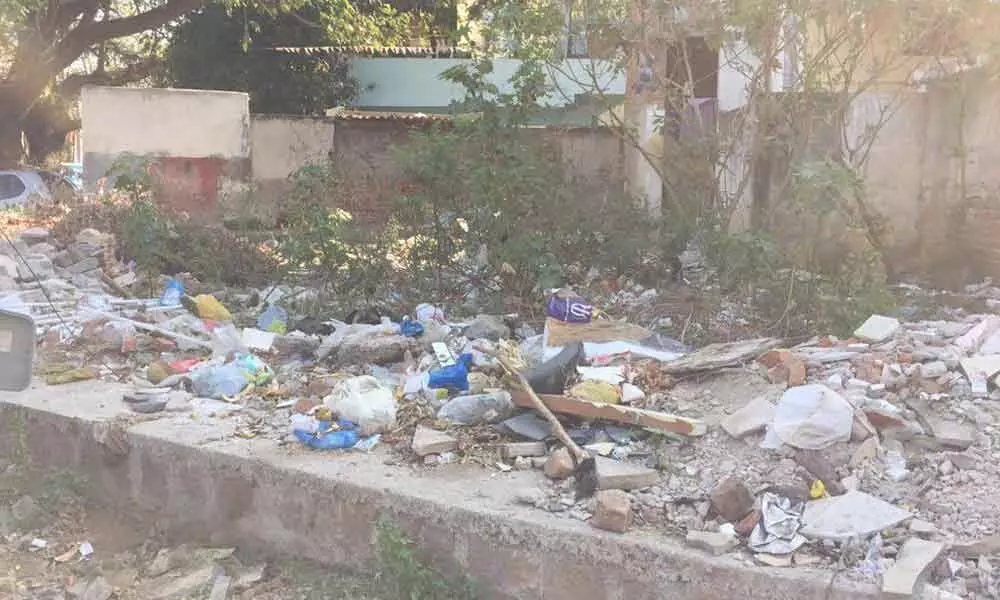 Hyderabad: Garbage piles up near station in Begumpet