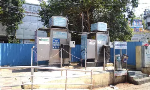 Toilet worries for tourists at Charminar