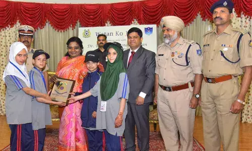 Kashmiri students meet Governor Dr Tamilisai Soundararajan at Raj Bhavan