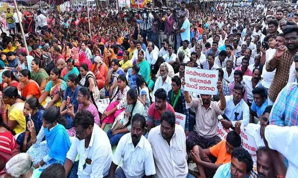 Amaravati farmers protest continues, holds Manava Haaram at Mandadam