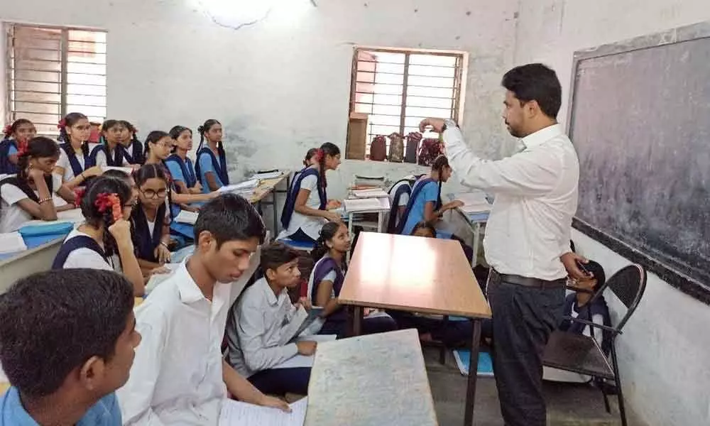 Vijayawada: Civic chief  Prasanna Venkatesh tells teachers to keep toilets clean