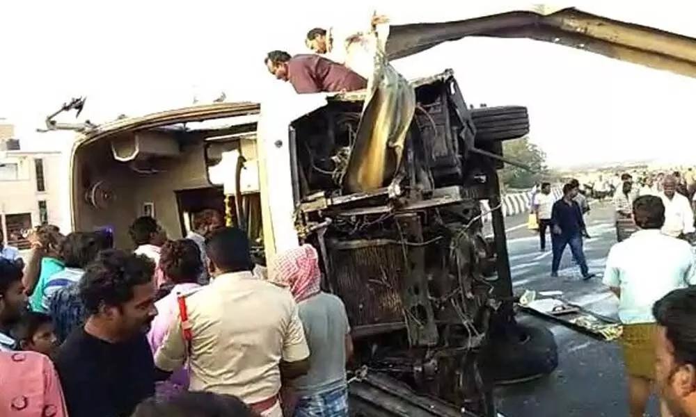 Guntur: Seven hurt as private bus overturns
