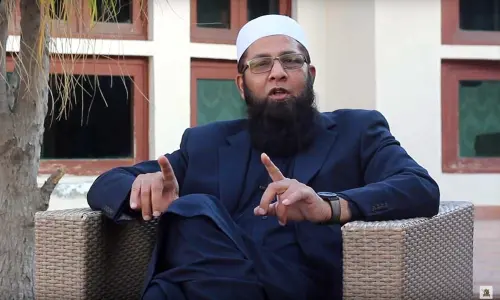 Sachins googlies troubled me more than any of the great leg spinners I had faced, claims former Pakistan skipper