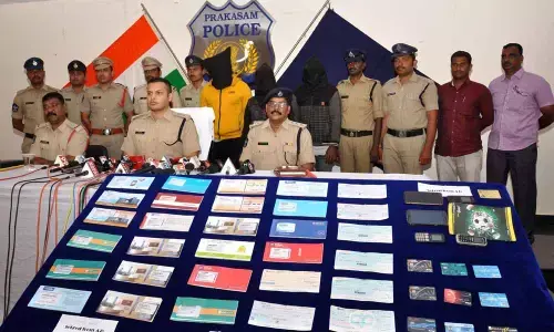 Ongole: Nigerian, 2 others held for cheating