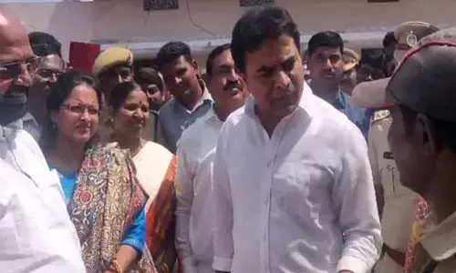 KTR makes surprise visit to Jangaon to inquire about Pattana Pragati