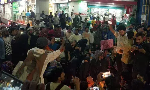 Hyderabad: Flash protest organised by women activists in Tolichowki