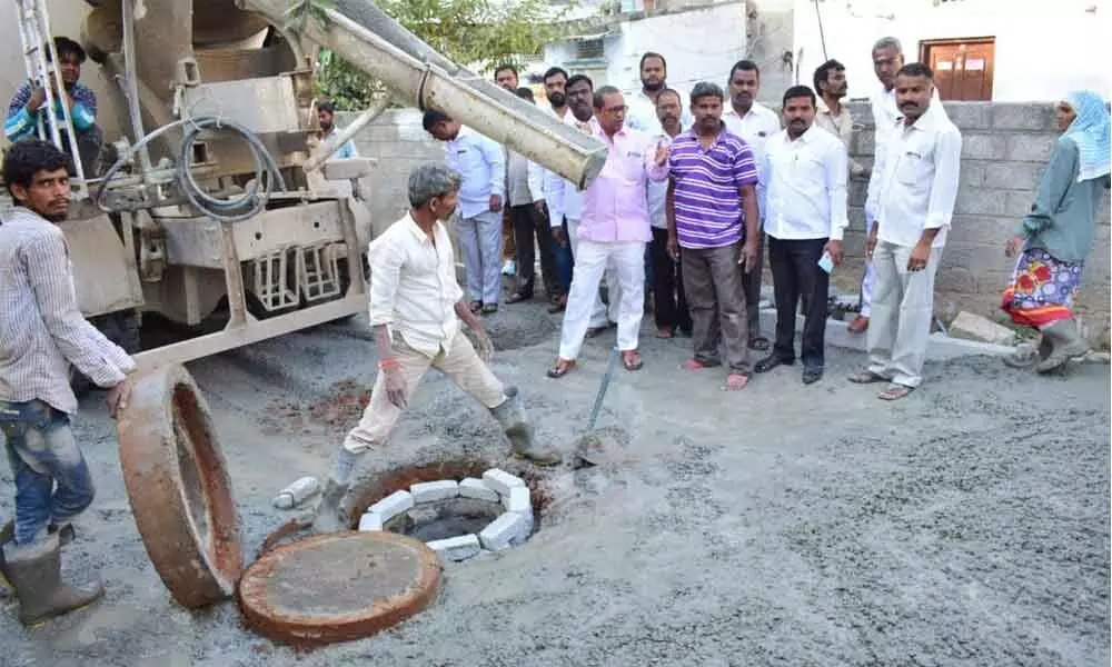 Hyderabad: Dodla Venkatesh Goud inspects CC road works in Allwyn Colony