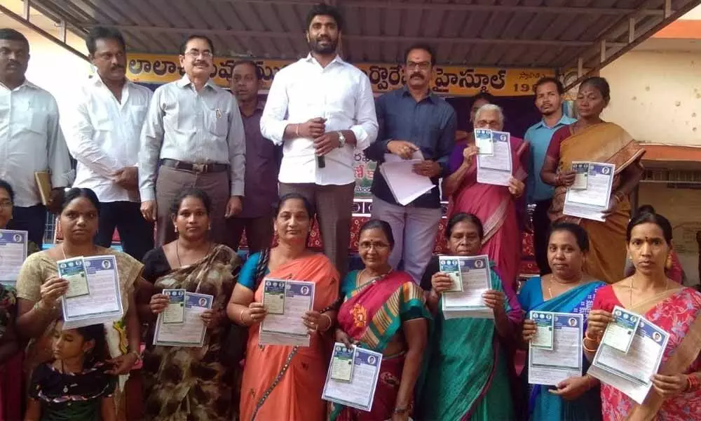 Rajamahendravaram: MP, MLA distribute rice cards