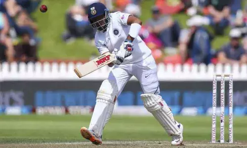 Shaw skips practice with swollen foot, to take a call today