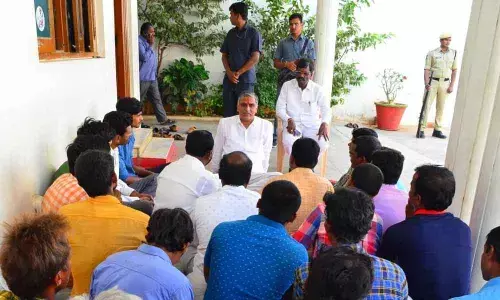 Siddipet:Harish asks idol makers to make only clay Ganeshas