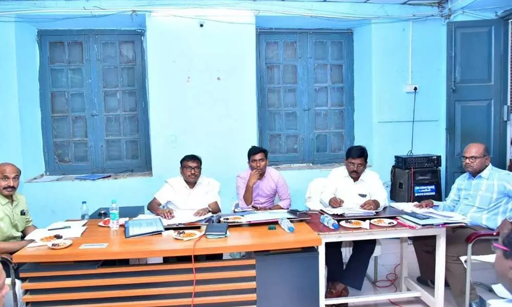 Markapuram: Officials told to expedite Veligonda works