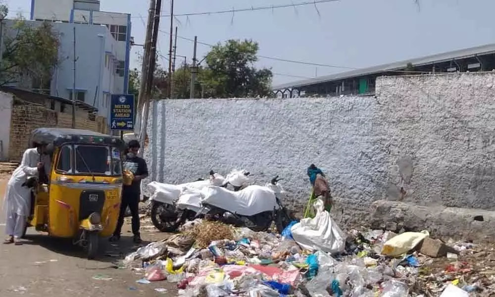 Garbage dumped at roadside in Secunderabad