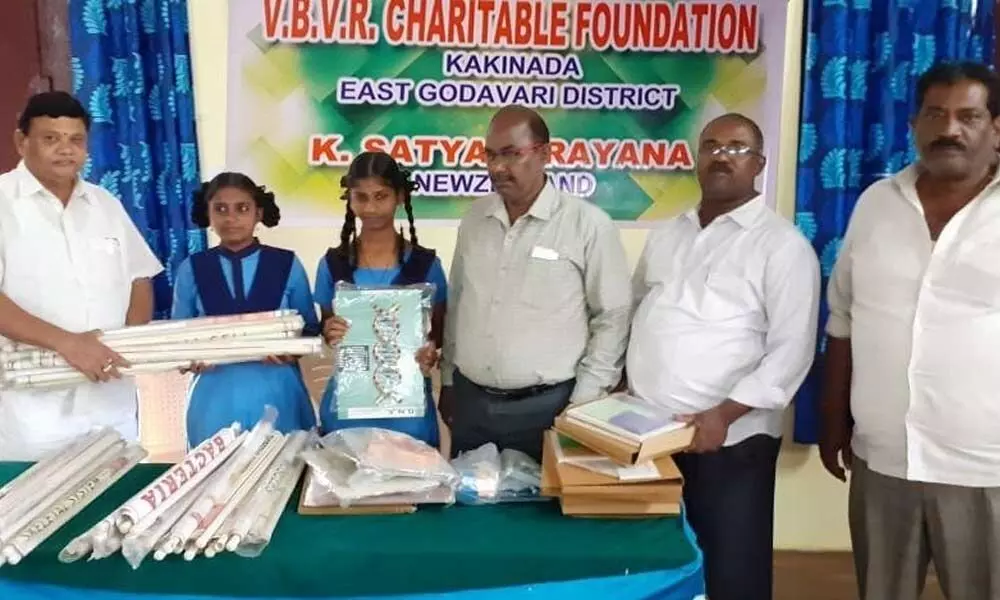 Kakinada: Alumnus donates study-material to school