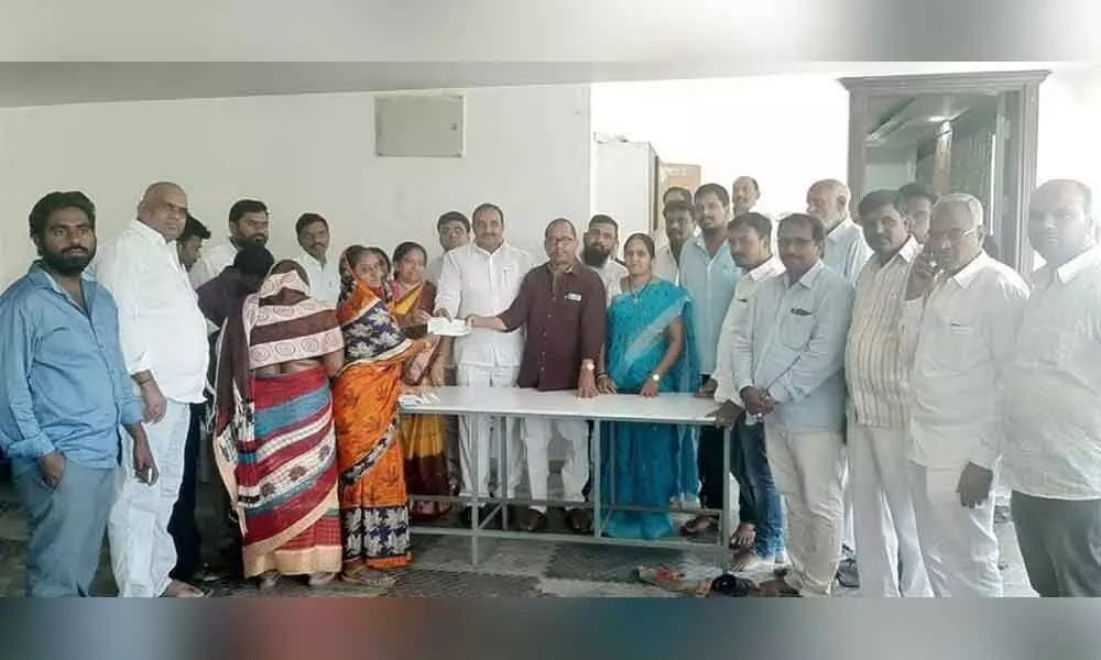 Hyderabad: Kalyana-Shaadi cheques distributed by MLA Arekapudi Gandhi