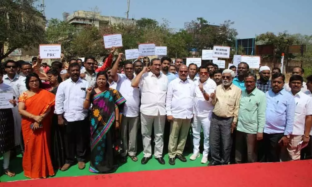 Hyderabad: All India State Government Employees Federation staff observe All Demands Day