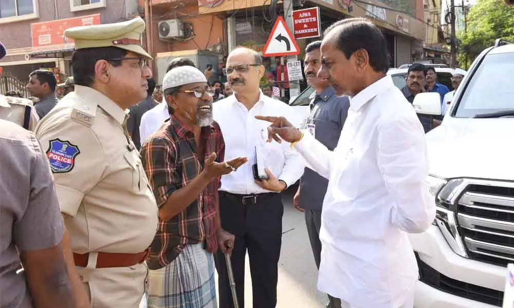 Hyderabad: CM KCR plays Good Samaritan