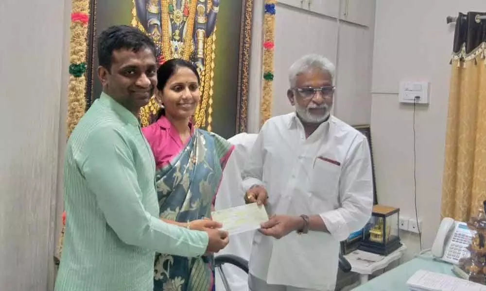 Hyderabad devotee donates 40 lakh for the Sri Venkateswara Vidyadhaana trust