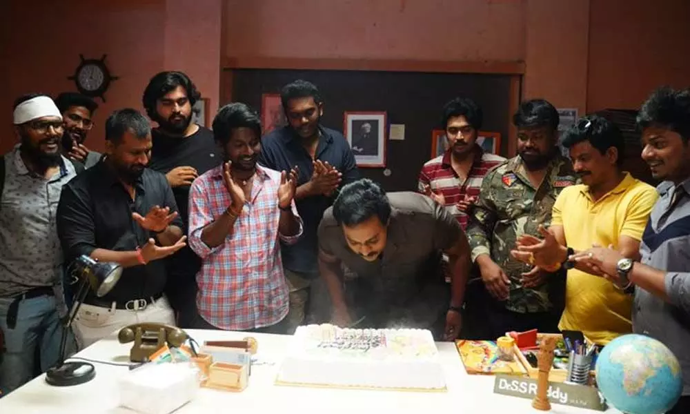 Actor Sunil Celebrates His Birthday On The Sets Of Colour Photo