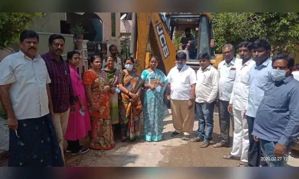 Hyderabad: Corporator Maheshwarai Krupa Sagar inspects cleanliness drive in Boduppal
