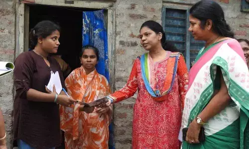 Guntur civic chief inspects pension disbursal