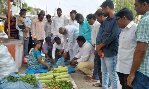 MLA Nadipelli Diwakar Rao opens weekly bazaar in Mancherial