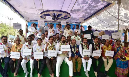 Hyderabad: Telangana Employees Association protests for revival of old pension system