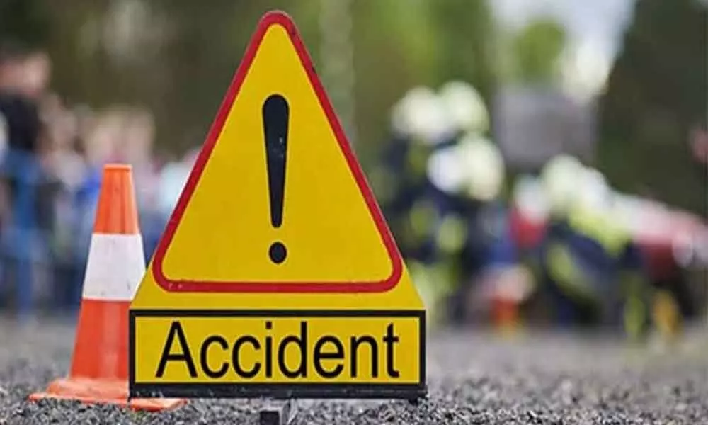 Six killed in a road accident at Guntur district