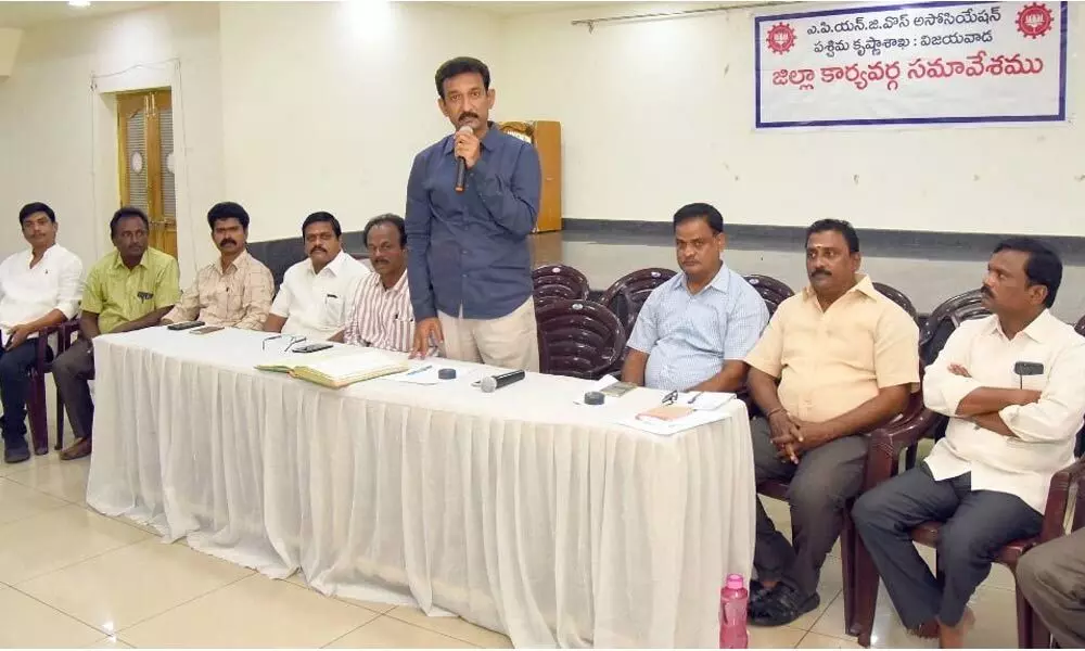 Vijayawada: APNGOs demand release of  DA arrears