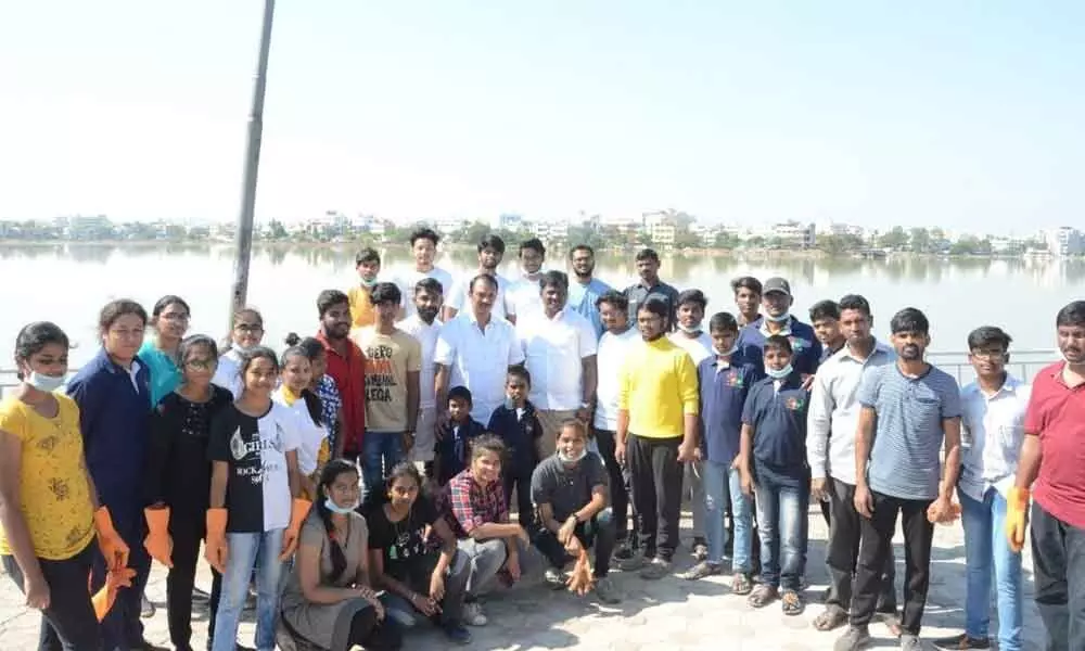 Hyderabad: MLA Devireddy Sudheer Reddy appreciates youth for cleanliness drive in Saroornagar