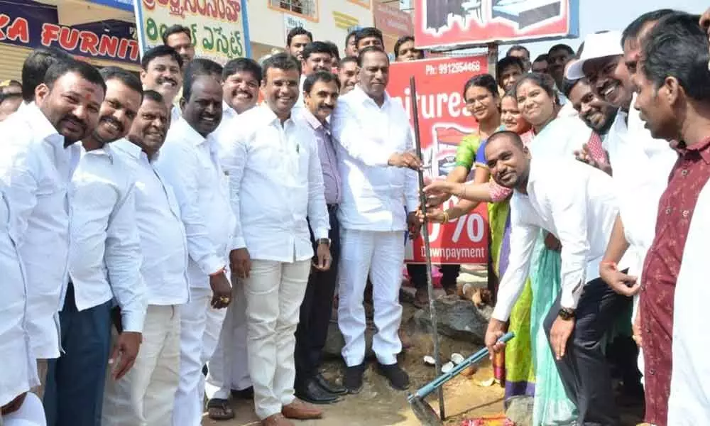 Hyderabad: Minister Malla Reddy takes part in Pattana Pragathi drive-in Kompally