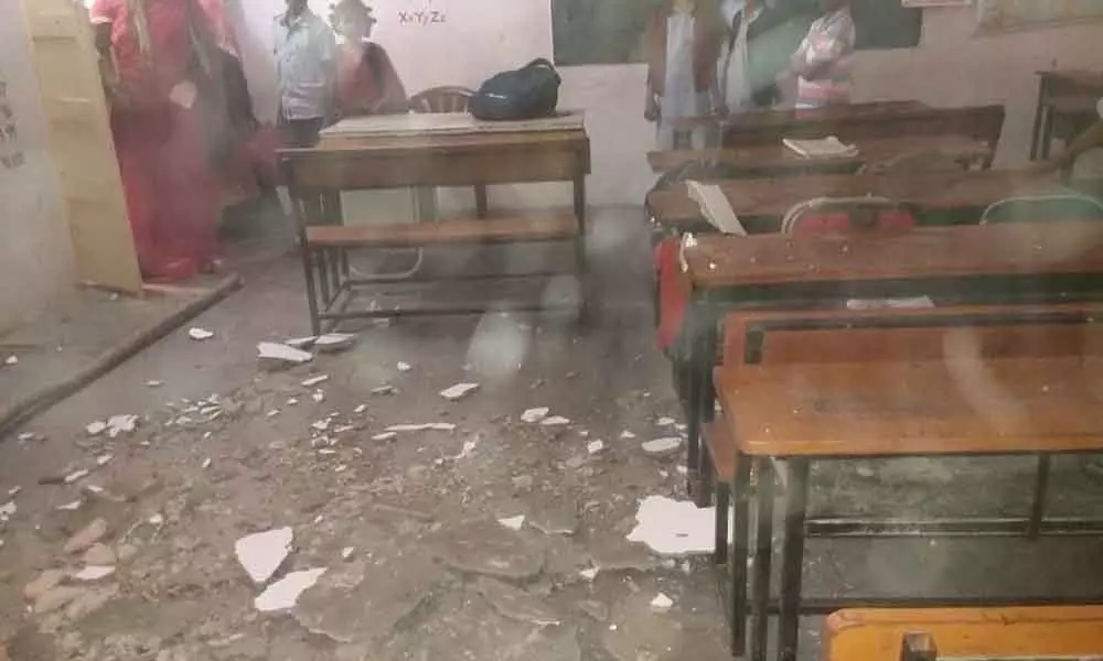 Hyderabad: Parts of roof plaster fall during class in Rasoolpura