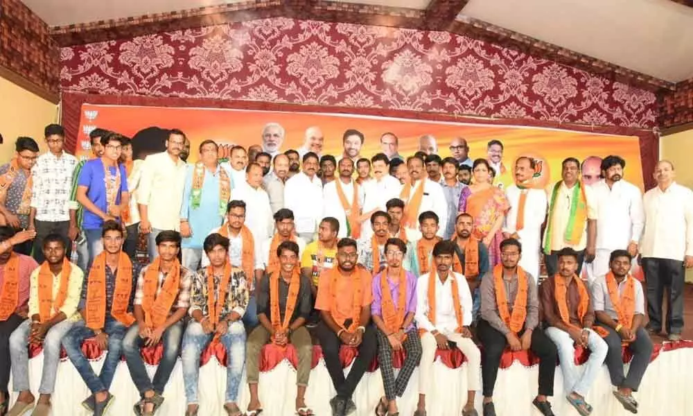 Hyderabad: Several youth, women join BJP in Malkajgiri