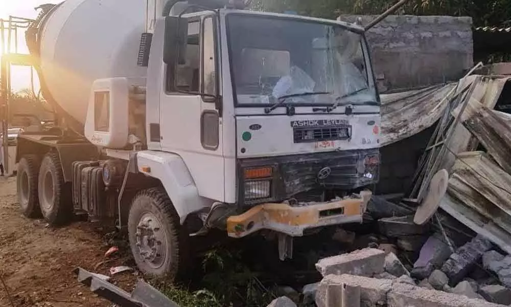 Hyderabad: Two injured as concrete mixer crashes into house