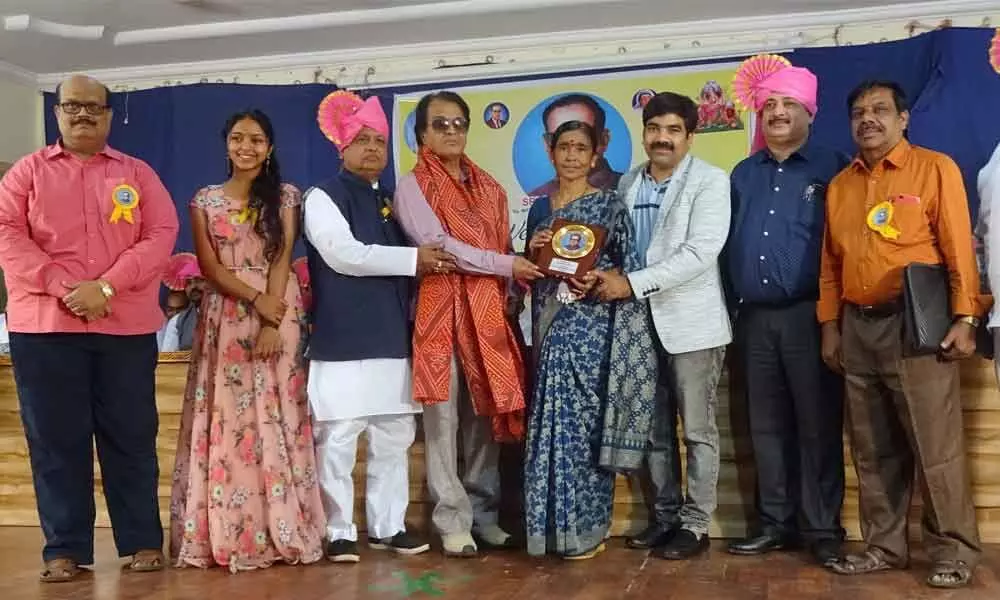 Hyderabad: Dr Anand receives Banjara Ratna Award