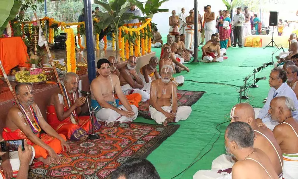 Tirumala: Descendants of Anantalwar celebrate Purusaivari Tototsavam