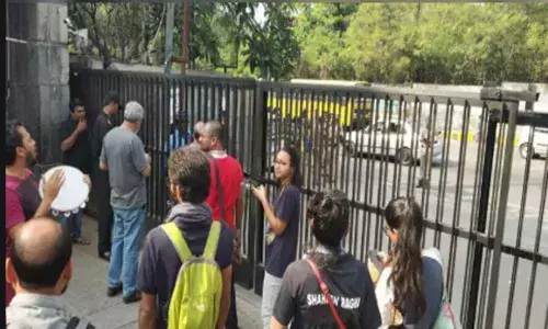 Hyderabad: EFLU campus gates locked to prevent students joining anti-CAA protest