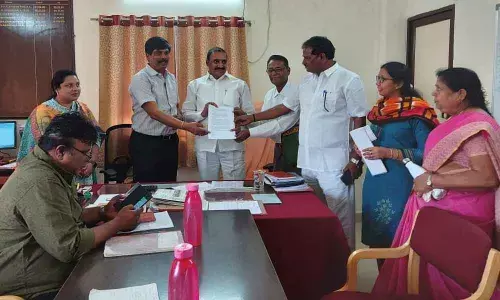 Hyderabad: Government Whip Arekapudi Gandhi tells HMWSSB, GHMC staff to solve civic issues