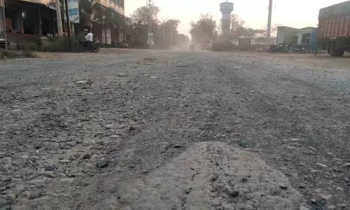 Bad roads rankle commuters in Tandur