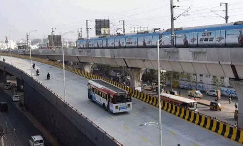 Man jumps off flyover at LB Nagar, dies