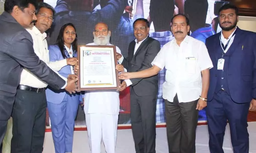 Hyderabad: Royal Book of Records holds awards function