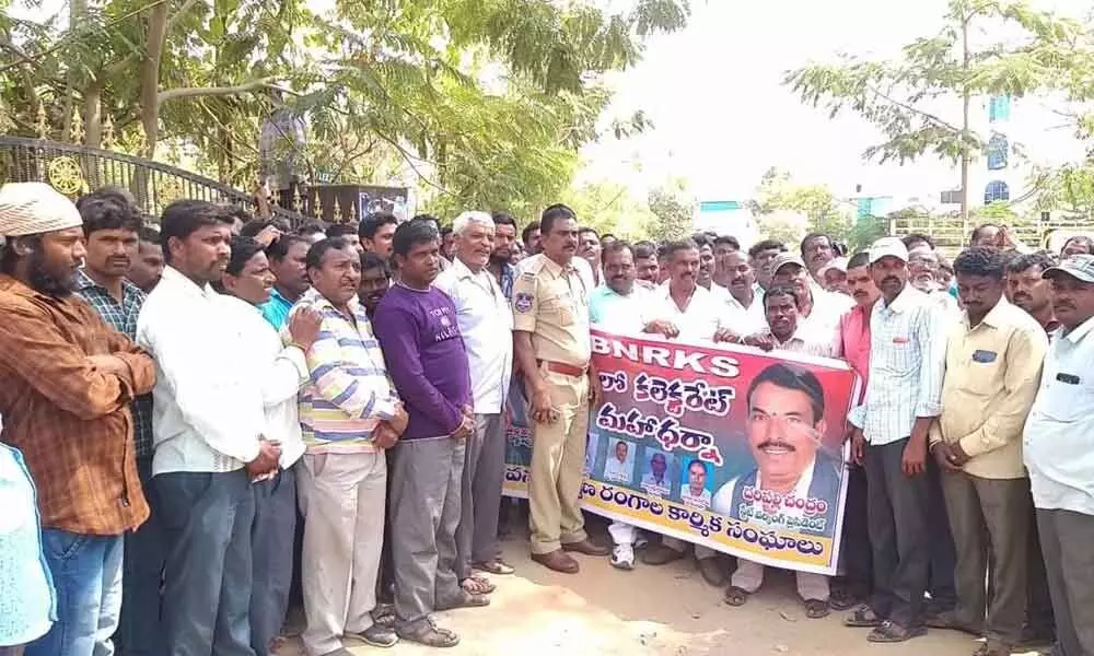 Siddipet: Construction workers demand pro-labour measures