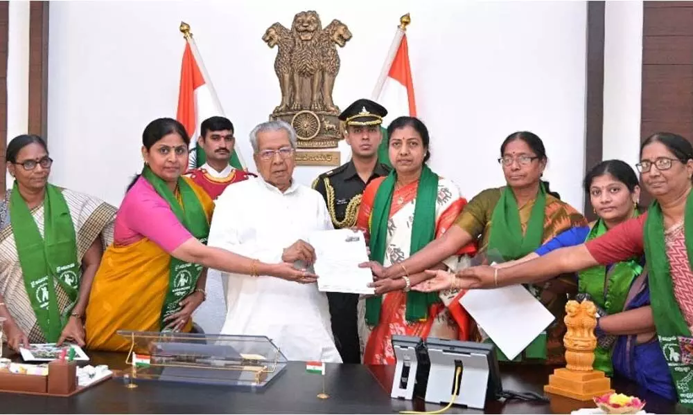 Vijayawada: Women JAC members meet Governor Biswabhusan Harichandan to seek protection