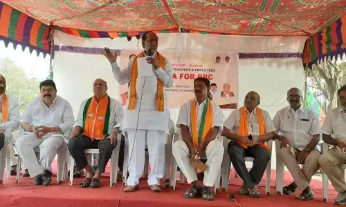 Hyderabad: Protest staged for PRC in Dharna Chowk