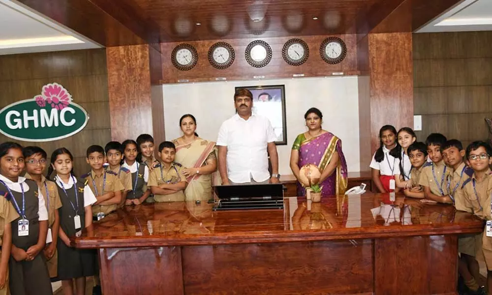 Hyderabad: School children meet Mayor Bonthu Rammohan in Basheerbagh