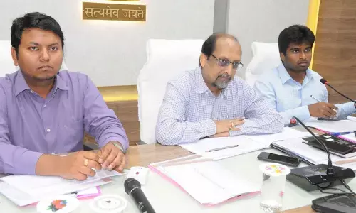 Rajamahendravaram: Concentrate on land acquisition, officials told