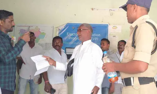 Siddipet: Farmer attempts suicide at the urban tahsildars office