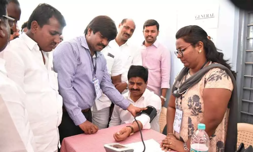 Hyderabad: Mayor Jakka Venkat Reddy inaugurates free health camp in Peerjadiguda