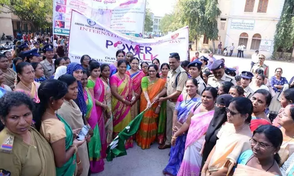 Kurnool: Vasireddy Padma called upon the Need for financial empowerment of women stressed