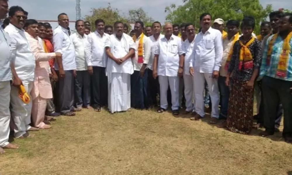 YSRC activists join TDP in presence of Kotla Jaya Surya Prakash Reddy in Kurnool