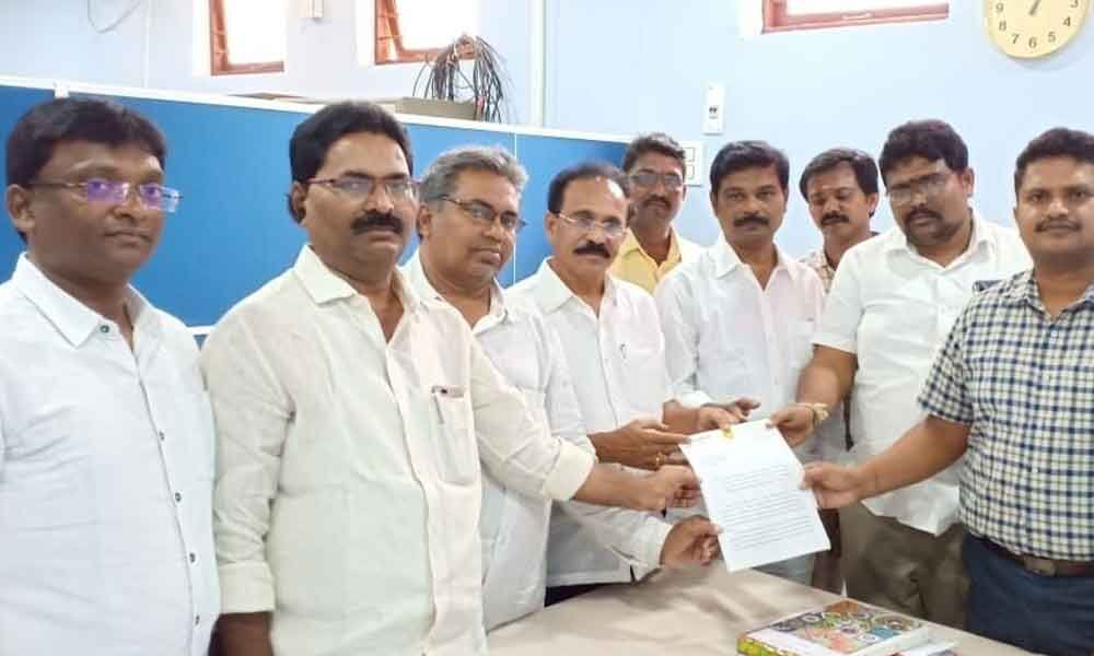 Ongole: Telugu Desam Party leaders demanded the district election ...